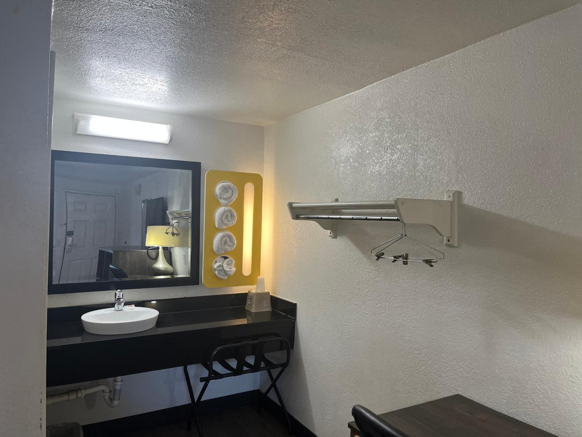 Motel 6 Cross Lanes, Wv Goff Mountain Rd Exterior photo