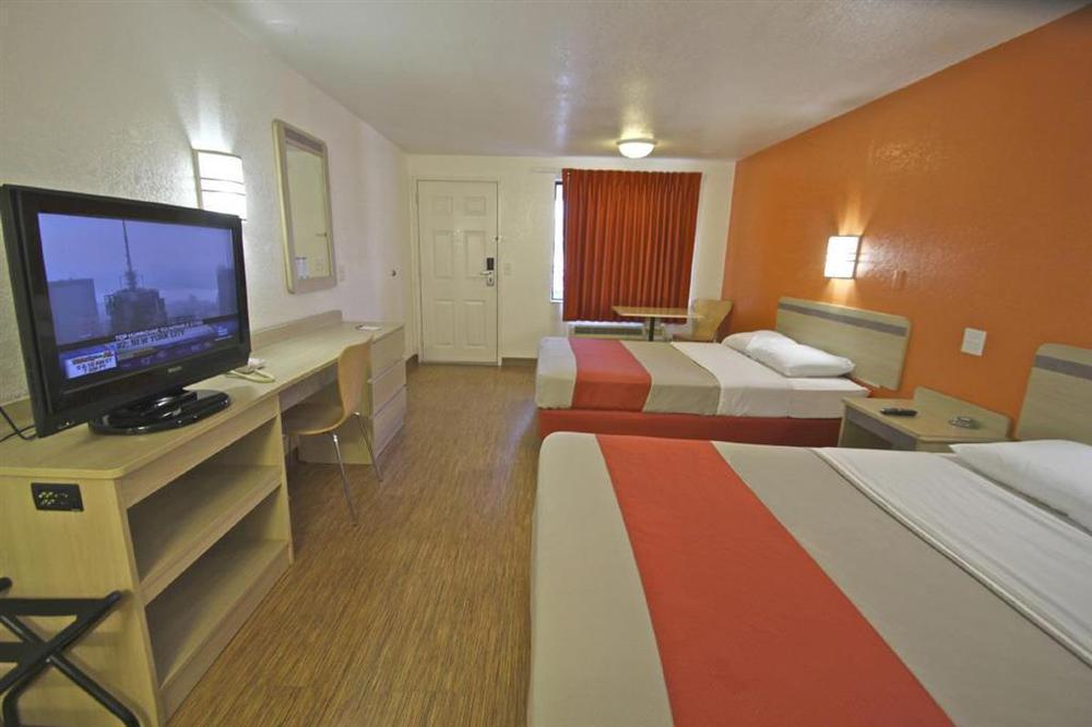 Motel 6 Cross Lanes, Wv Goff Mountain Rd Room photo